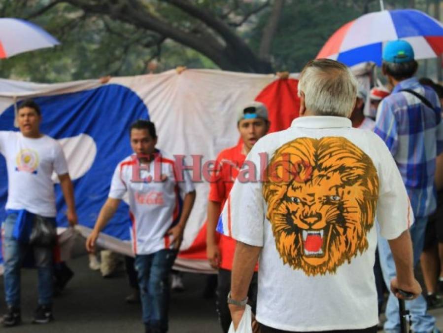 Las mejores fotos del ambiente afuera del estadio Nacional previo al clásico Olimpia vs Motagua