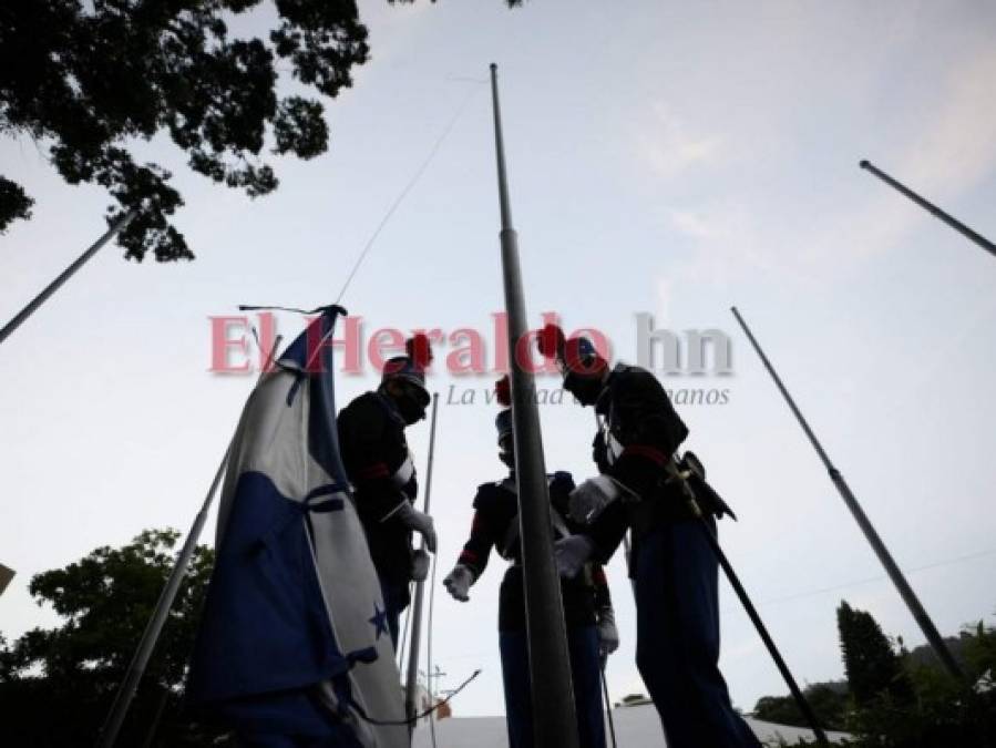 Solemnidad y patriotismo en el inicio de fiestas Patrias en Honduras (FOTOS)