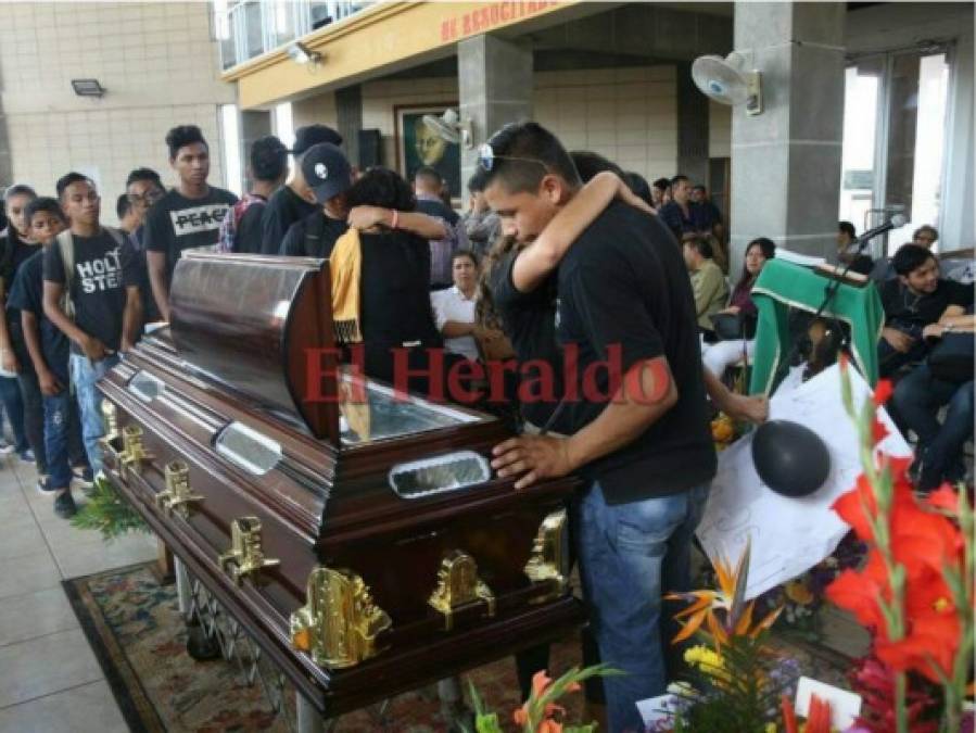 FOTOS: Triste adiós a maestro asesinado en el Instituto Técnico Honduras