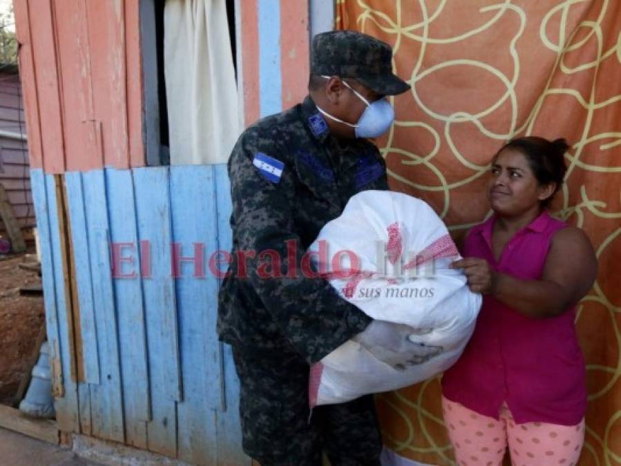 FOTOS: Inicia distribución del 'saco solidario' en colonia Los Pinos