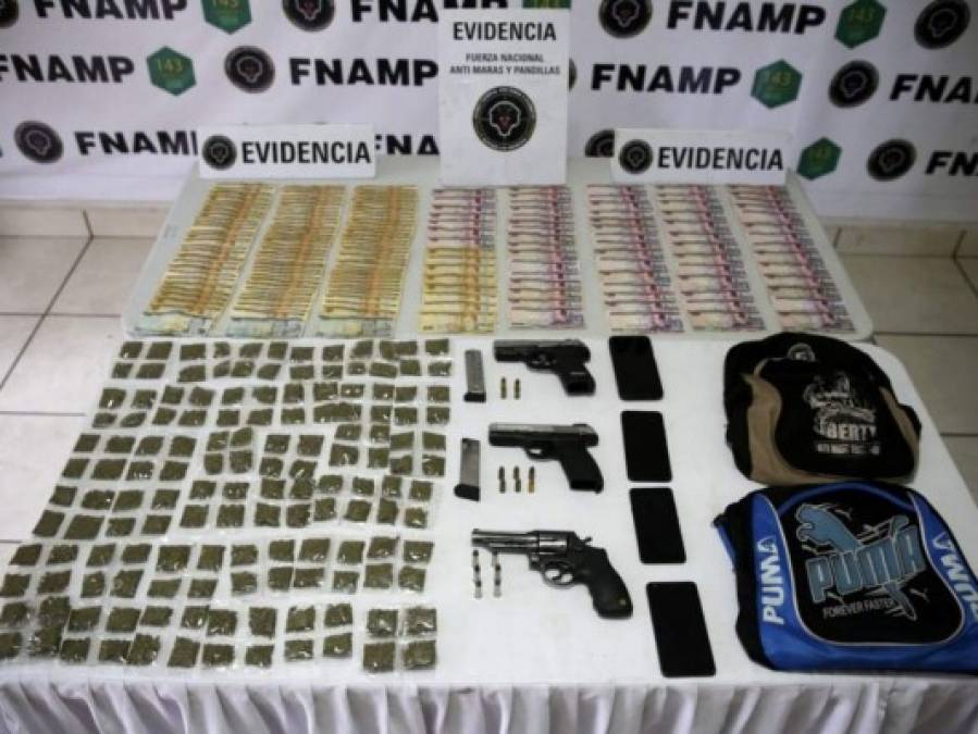 FOTOS: Armas, drogas y efectivo entre lo decomisado a miembros de la MS-13