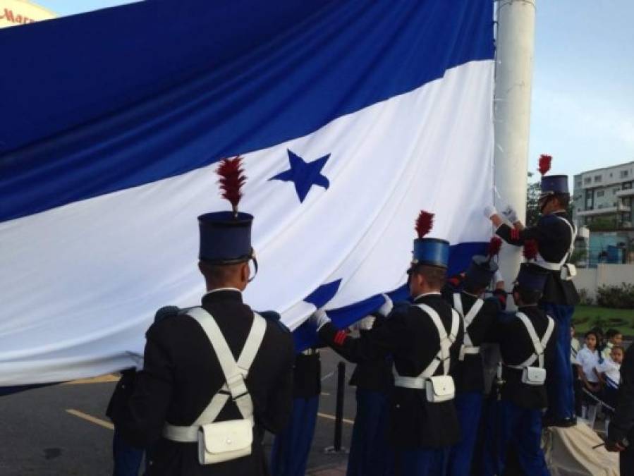 Autoridades hondureñas encabezan actos en honor al Día de la Bandera