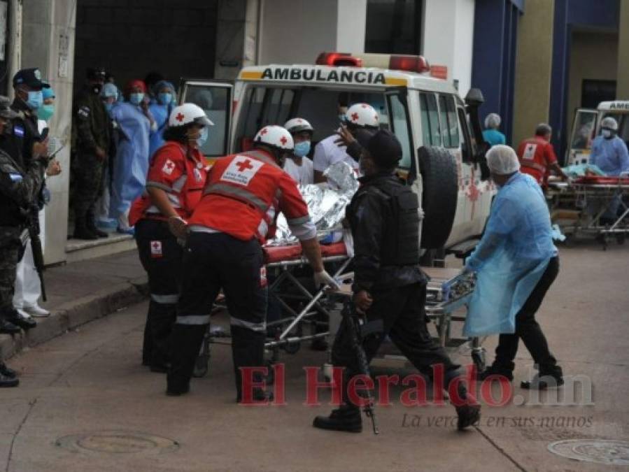 Angustia, llanto y empujones: el drama de familiares de reclusos heridos en La Tolva