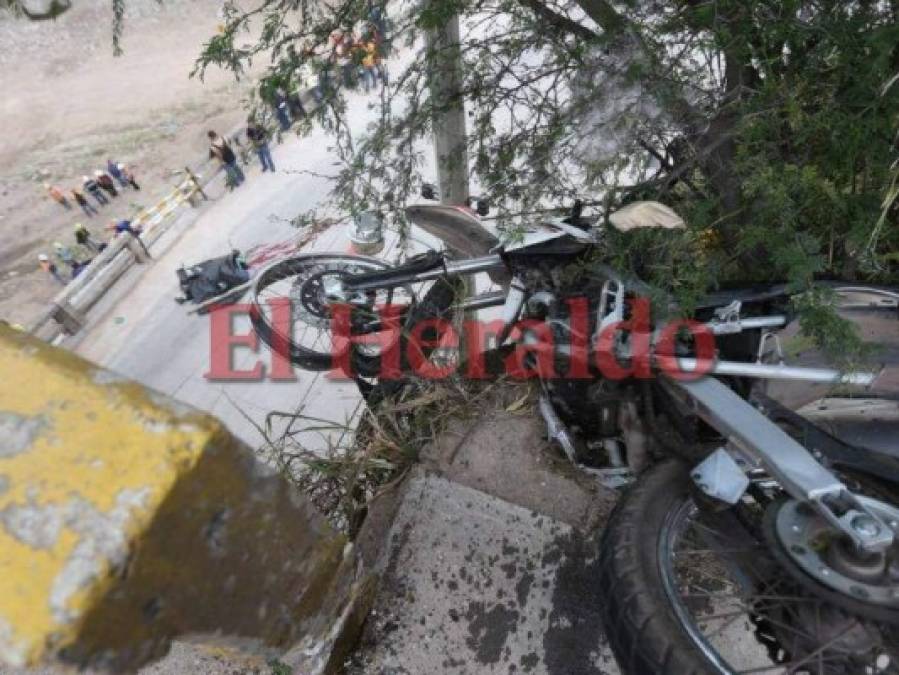 Dolorosas imágenes del fatal accidente de motocicleta de madre e hijo en el anillo periférico