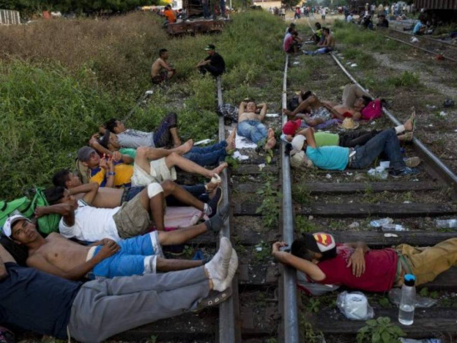 Las desgarradoras fotos de los hondureños de la caravana migrante a su llegada a Oaxaca, México