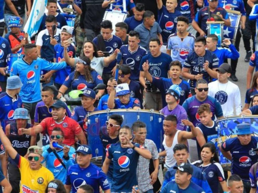 Así fue la llegada de la barra del Motagua al Estadio Nacional de Tegucigalpa