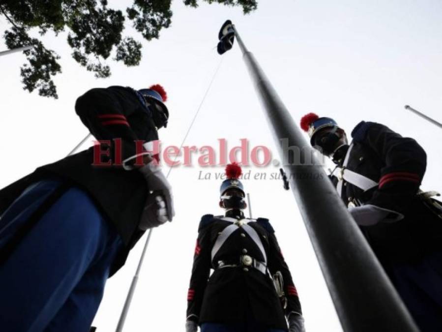 Solemnidad y patriotismo en el inicio de fiestas Patrias en Honduras (FOTOS)