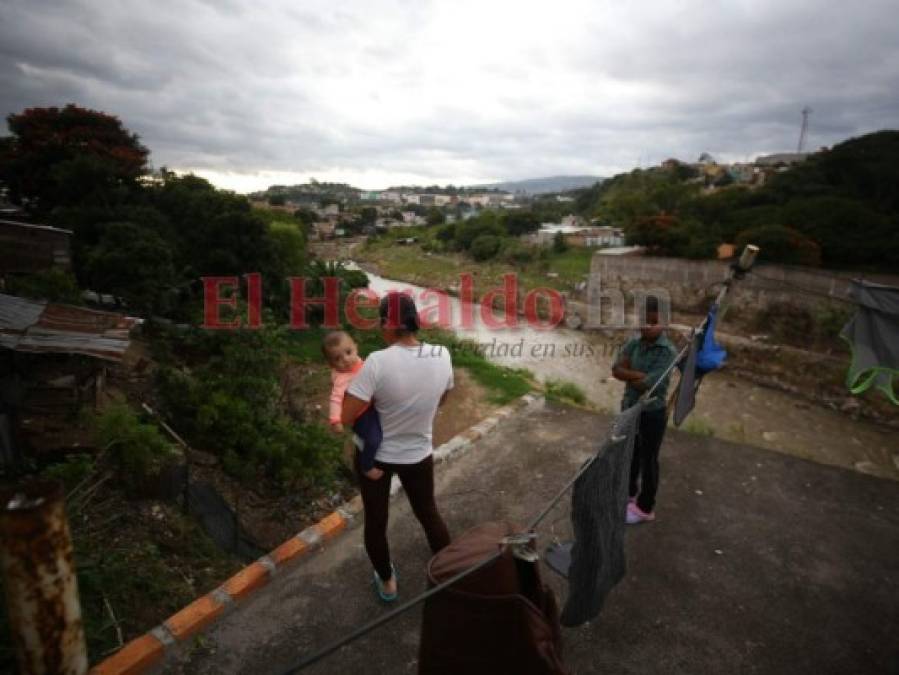Pobladores de la colonias La Vega y Betania inician a evacuar por amenaza de Iota (Fotos)