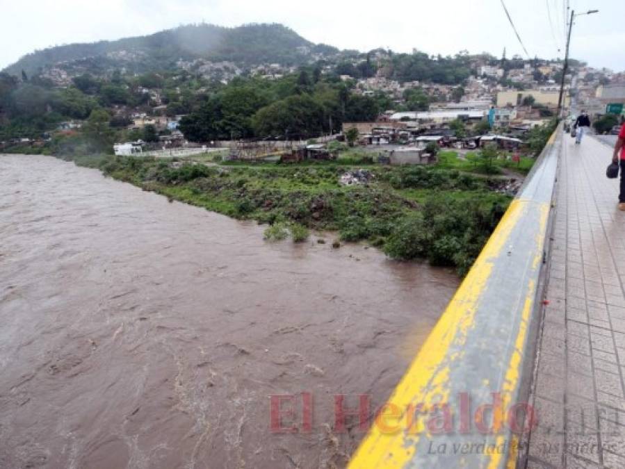 FOTOS: Crecida de ríos por lluvias mantienen en alerta a la capital