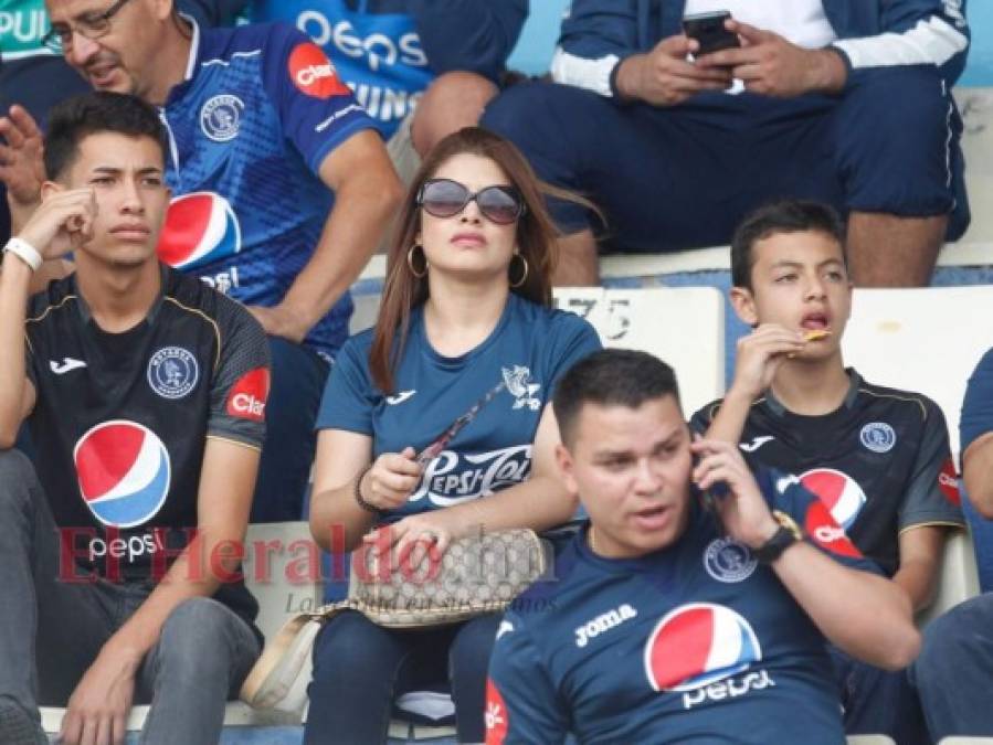 Bellezas en el Nacional: Guapas hondureñas en el Motagua vs Marathón