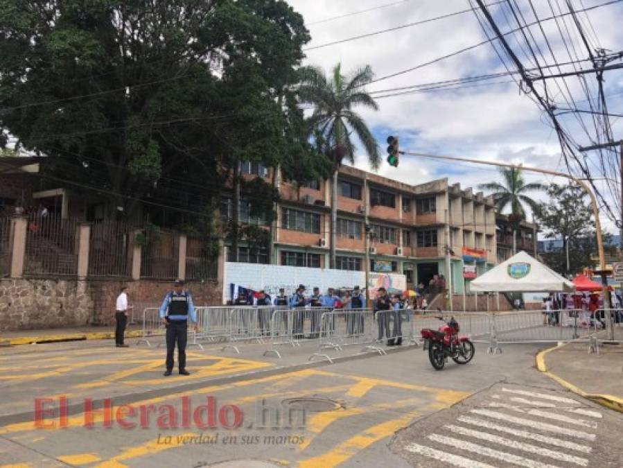 Aficionados empiezan a llenar el Estadio Nacional para la final entre Motagua y Olimpia