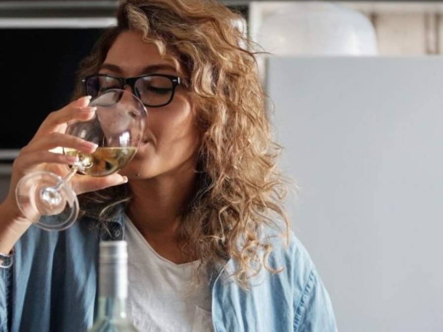 ¿Se puede consumir alcohol antes y después de recibir una vacuna anticovid?