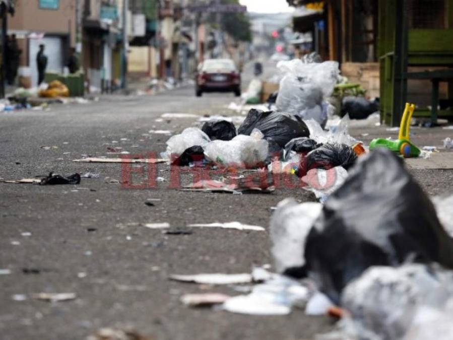 FOTOS: Mercados de Comayagüela amanecen inundados de basura en Navidad, después del 24 de diciembre