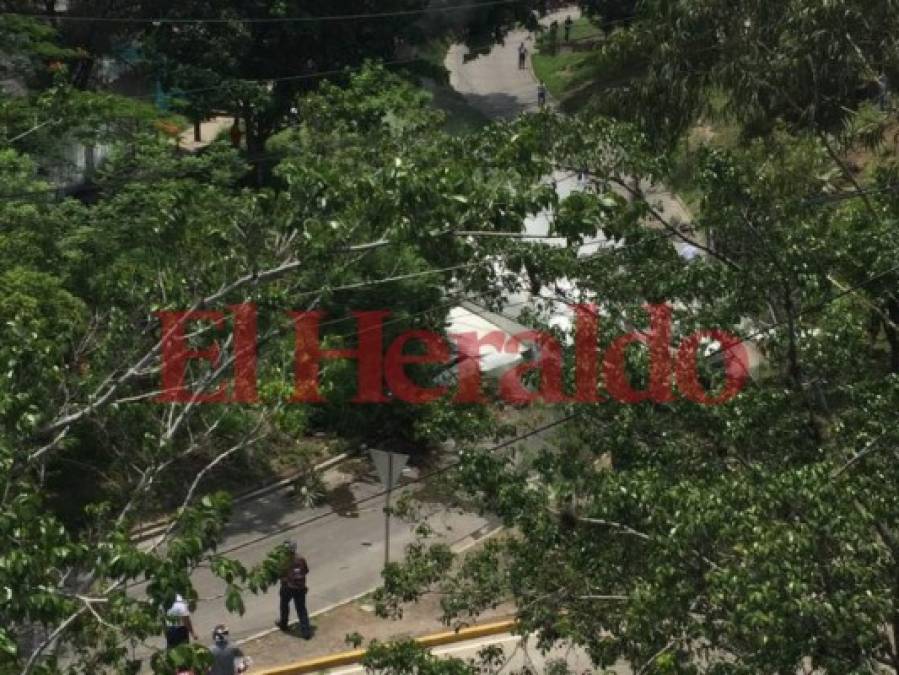 Impactantes imágenes de la avioneta que se salió de la pista en el Aeropuerto Toncontín en Tegucigalpa