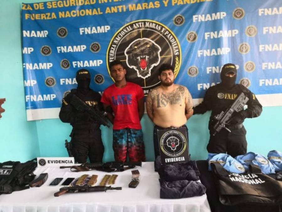 Con indumentaria policial falsa y armas, mareros operaban en La Ceiba