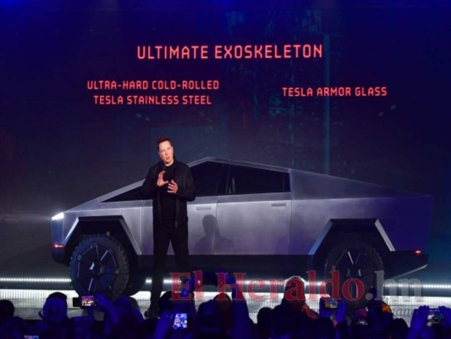 FOTOS: El fiasco de Tesla durante la presentación del nuevo vehículo cybertruck