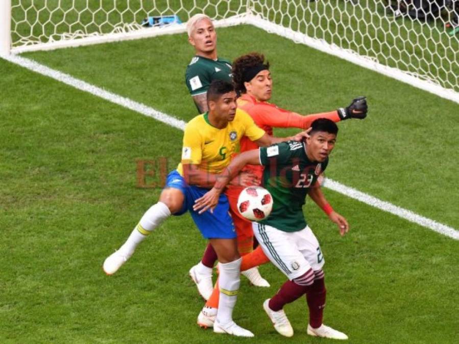 Las atajadas de Memo Ochoa ante Brasil no impidieron que el Tri esté fuera de Rusia 2018