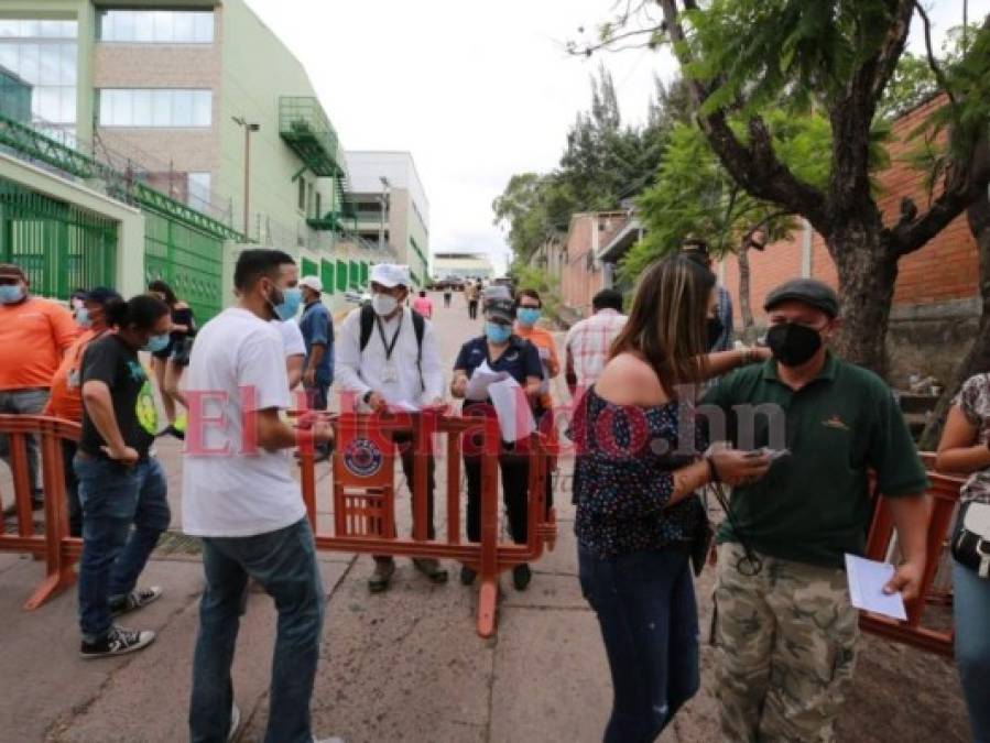 Periodistas y empleados de EL HERALDO reciben vacuna contra el covid-19