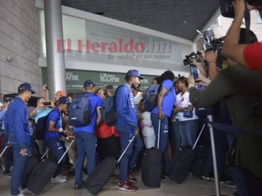 FOTOS: Selección de Honduras regresó bañada de plata a Tegucigalpa