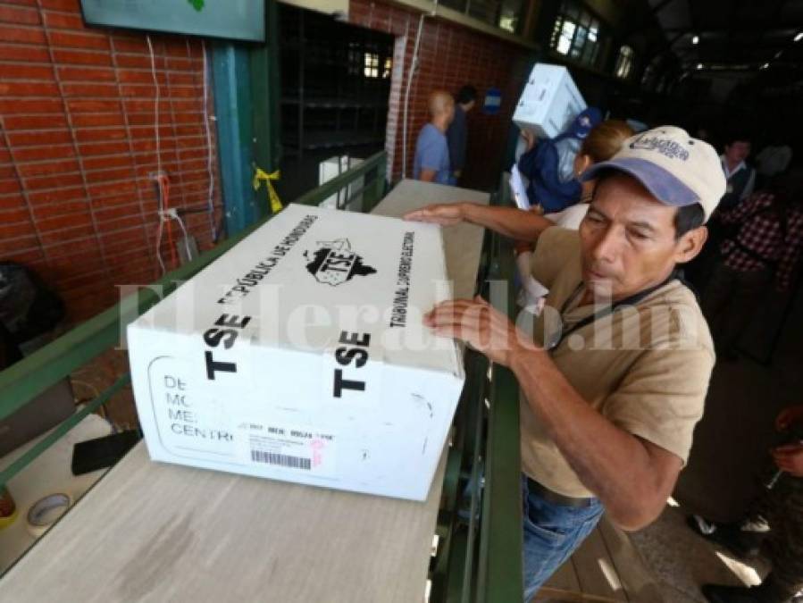 Por cielo, mar y tierra terminan de llegar maletas electorales en zonas de Honduras