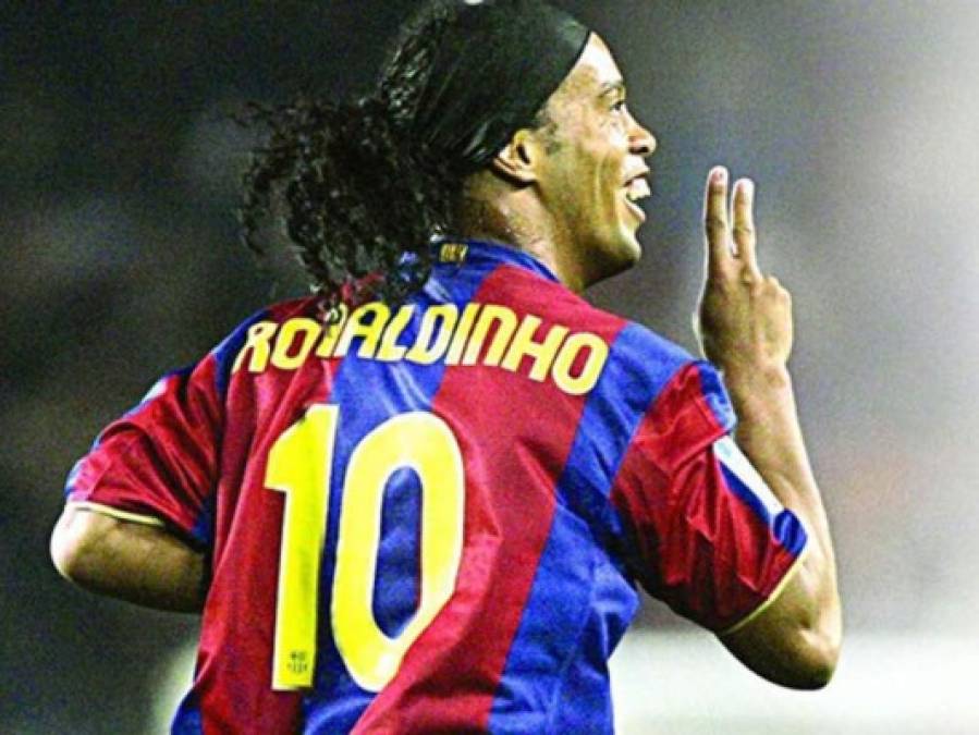 Ronaldinho presume sus títulos... ¡Lo ha ganado todo!