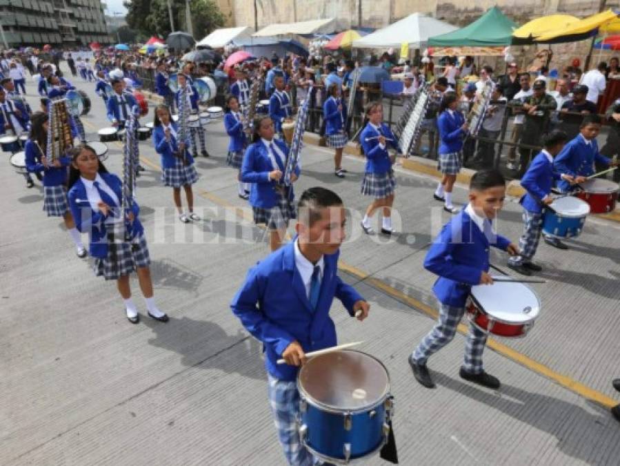 Impecable vestimenta de bandas en los desfiles patrios 2018