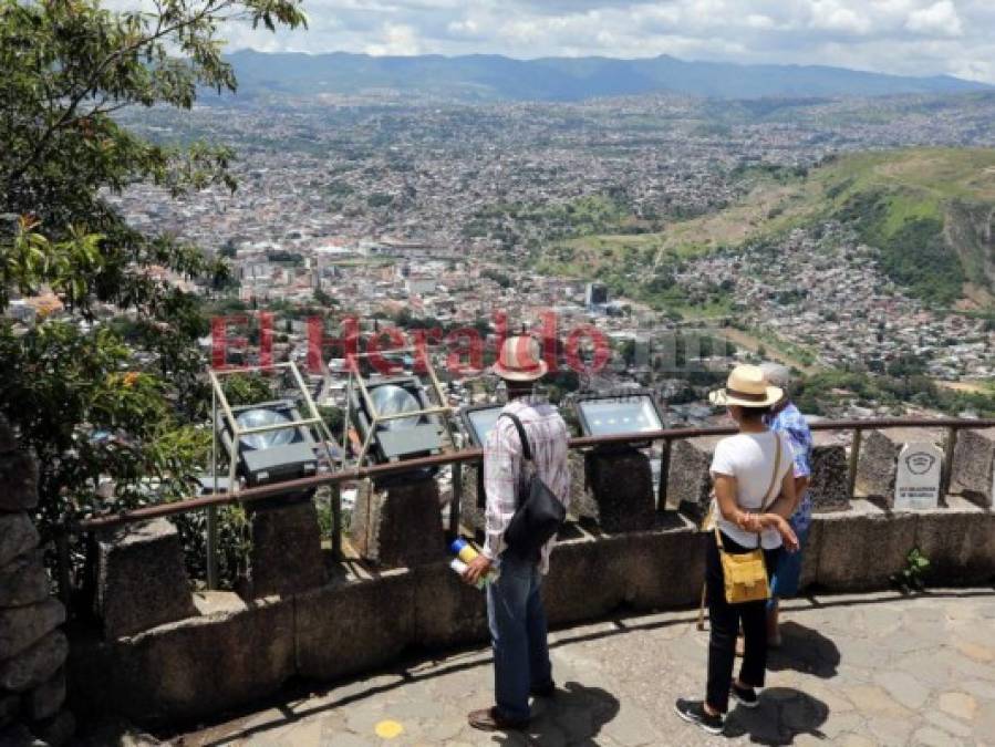 Familias enteras disfrutan la belleza natural de El Picacho (FOTOS)