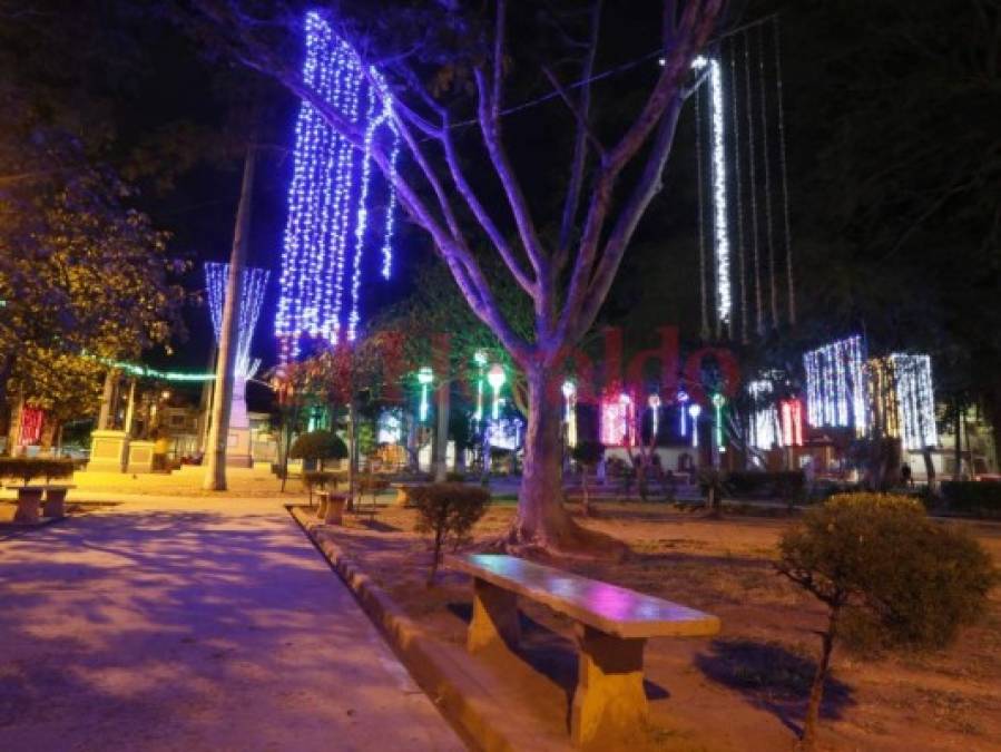 Fotos: Destellos de Navidad ya se aprecian en los parques de la capital de Honduras