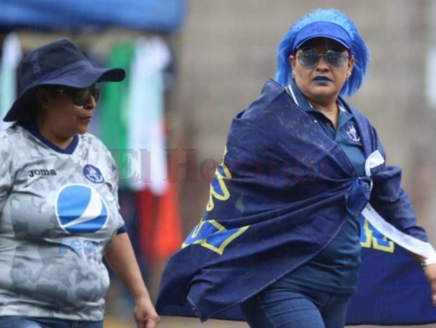 Los rostros de la pasión. Así han llegado los hinchas de Motagua al Nacional para la final