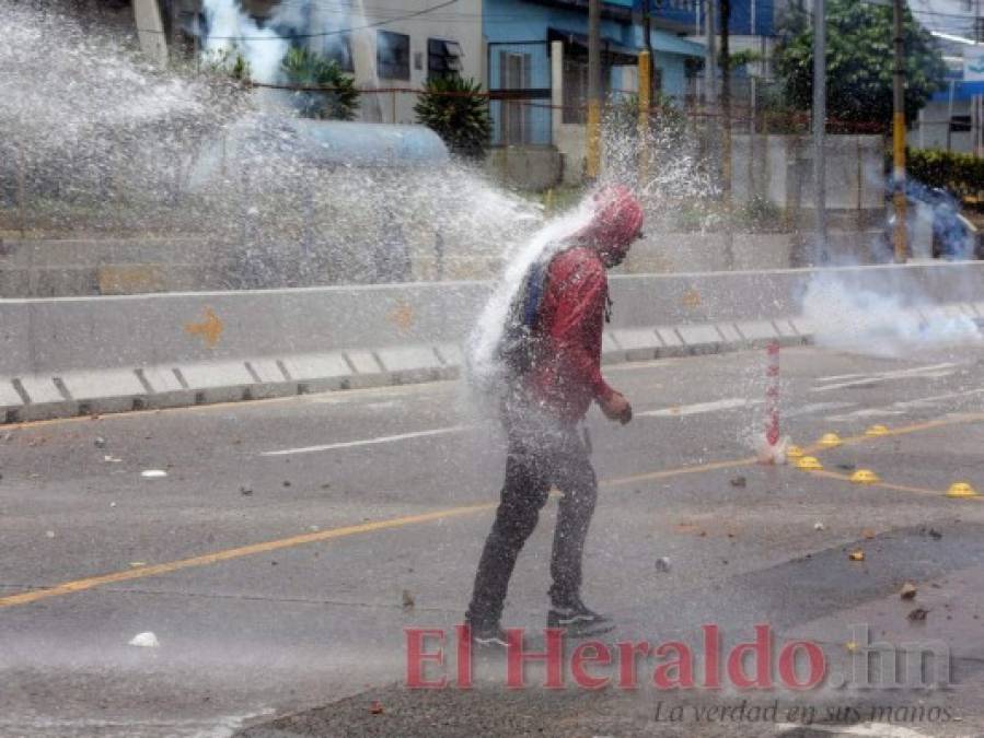 Las 10 imágenes más impactantes de los disturbios que se registraron este jueves en la capital de Honduras