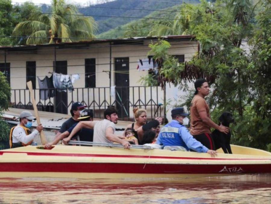 Centroamérica clama ayuda para reconstrucción ante devastaciones por huracanes (FOTOS)