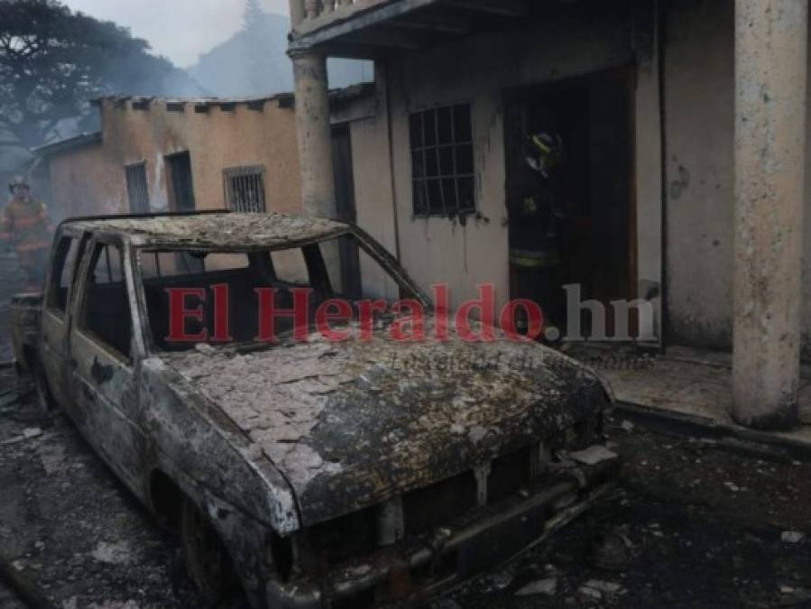 FOTOS: Destrucción en salida al sur tras accidente de rastra con combustible