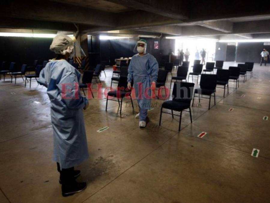 Siete meses de pandemia y los centros de triaje siguen llenos (Fotos)