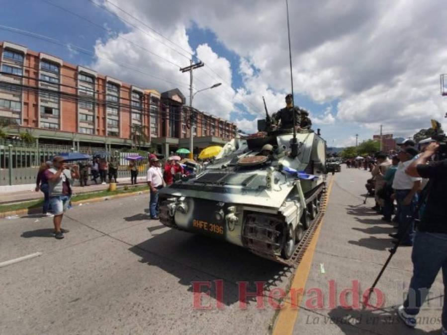 Las Fuerzas Armadas muestran su poderío en desfile cívico-militar por aniversario