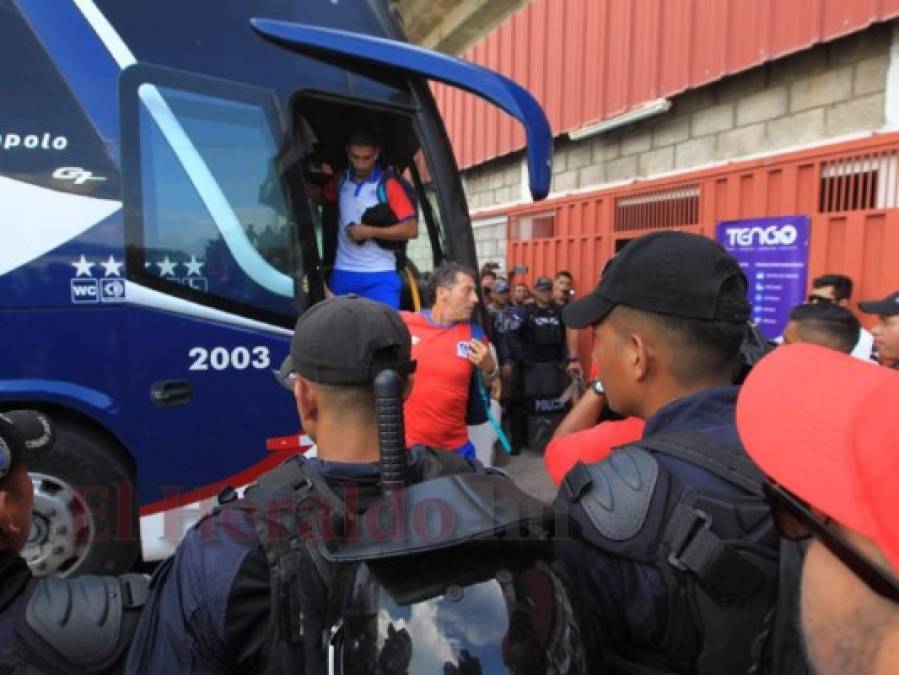 FOTOS: Bajo extrema seguridad, así fue la llegada de Olimpia al Carlos Miranda