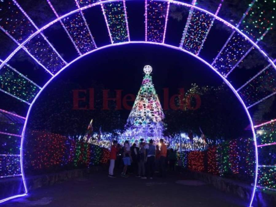 Radiante: Así luce la Navidad en la Villa Olímpica de la capital de Honduras