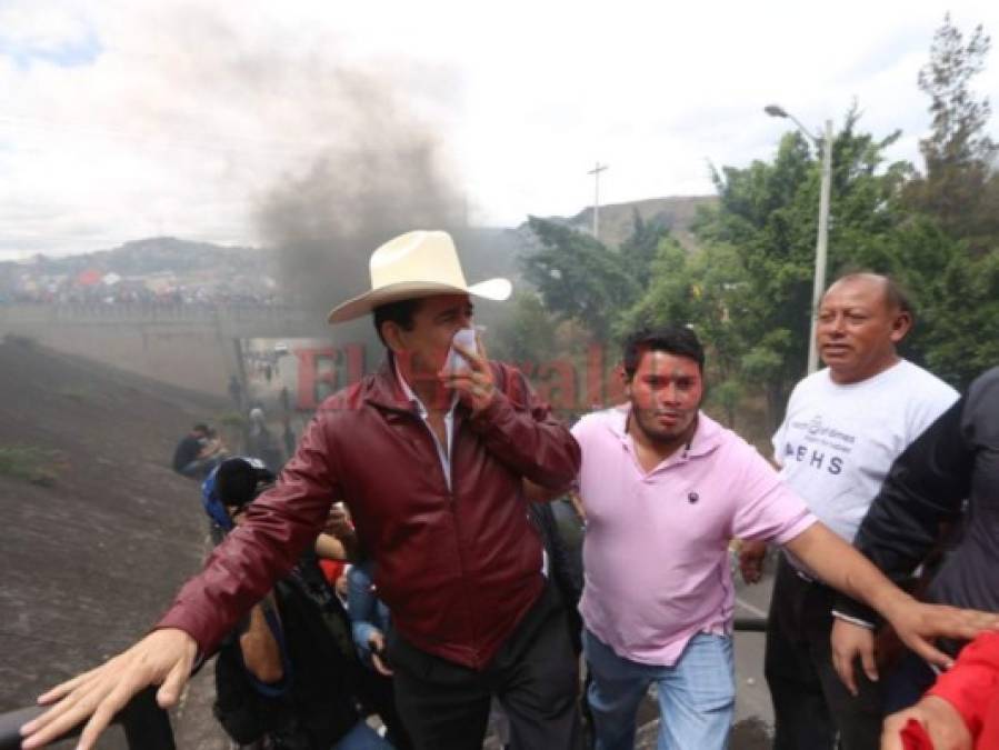 Así fue el desalojo de manifestantes de la Alianza de Oposición en el Barrio Morazán y puente La Isla