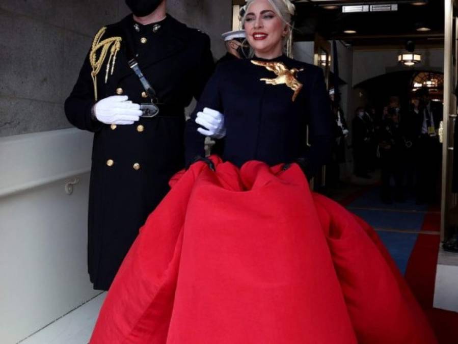 Imponente, así lució Lady Gaga al interpretar el himno de EEUU en toma de posesión de Biden