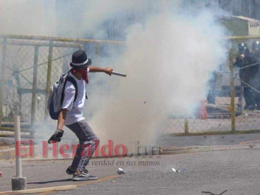 Las imágenes que dejó el enfrentamiento entre estudiantes y policías