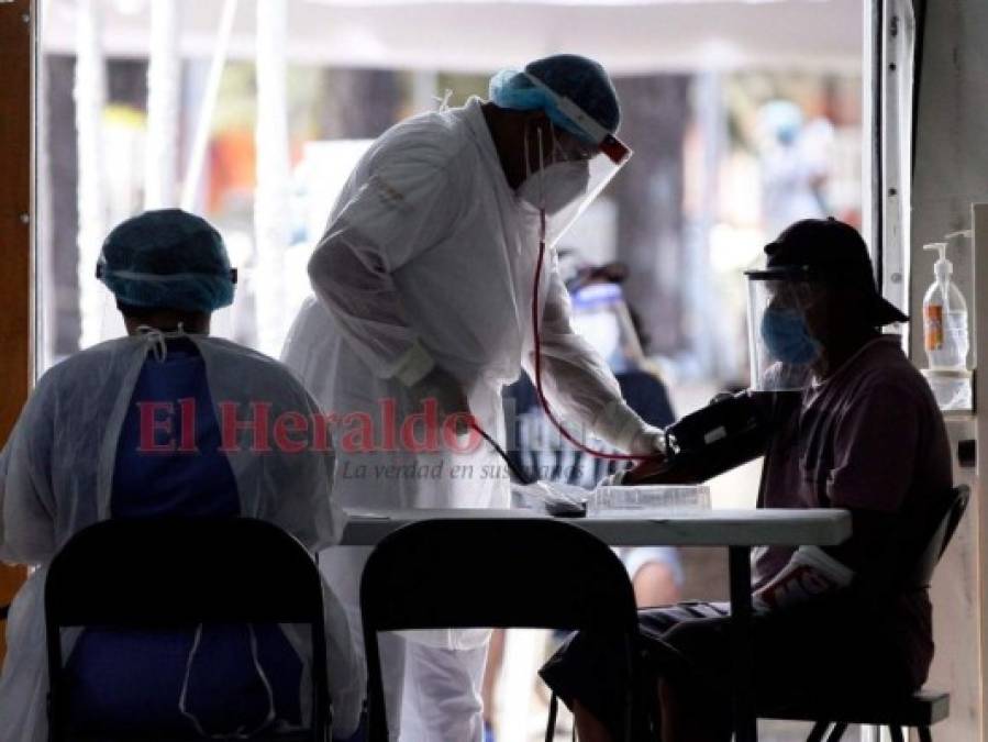 Imágenes de sacrificio, entrega y amor al prójimo en las salas de los hospitales