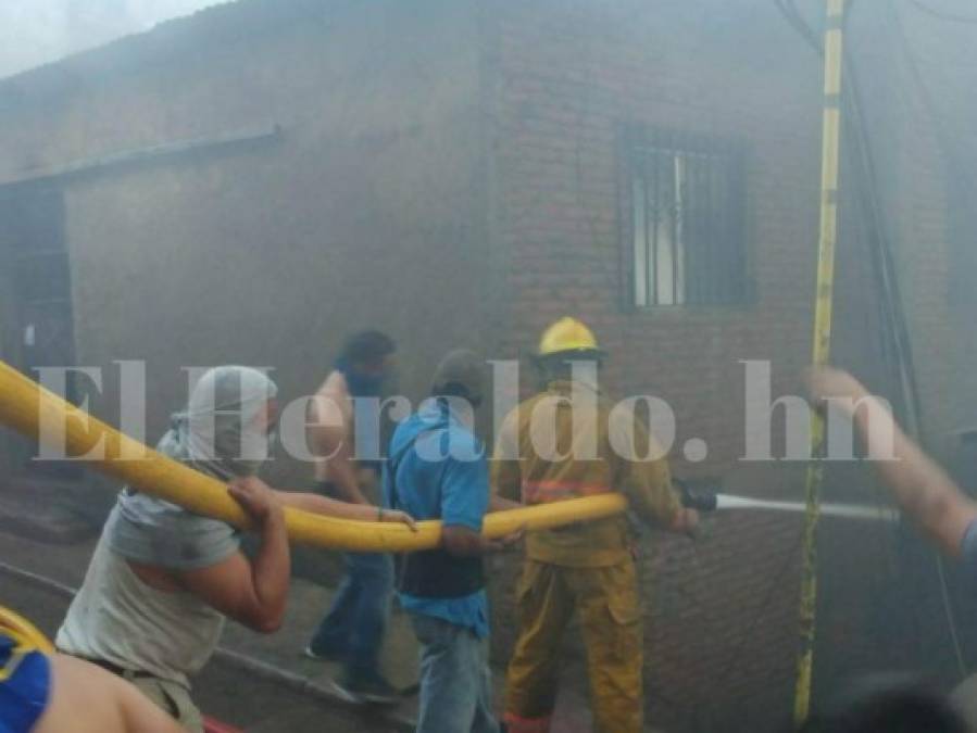 Seis viviendas quemadas: Imágenes del incendio ocurrido este viernes en el barrio La Guasalona de Comayagüela