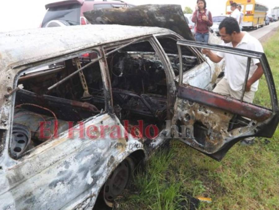 FOTOS: La dramática escena que dejó el incendio de un taxi en la carretera al sur, a la altura de El Tizatillo