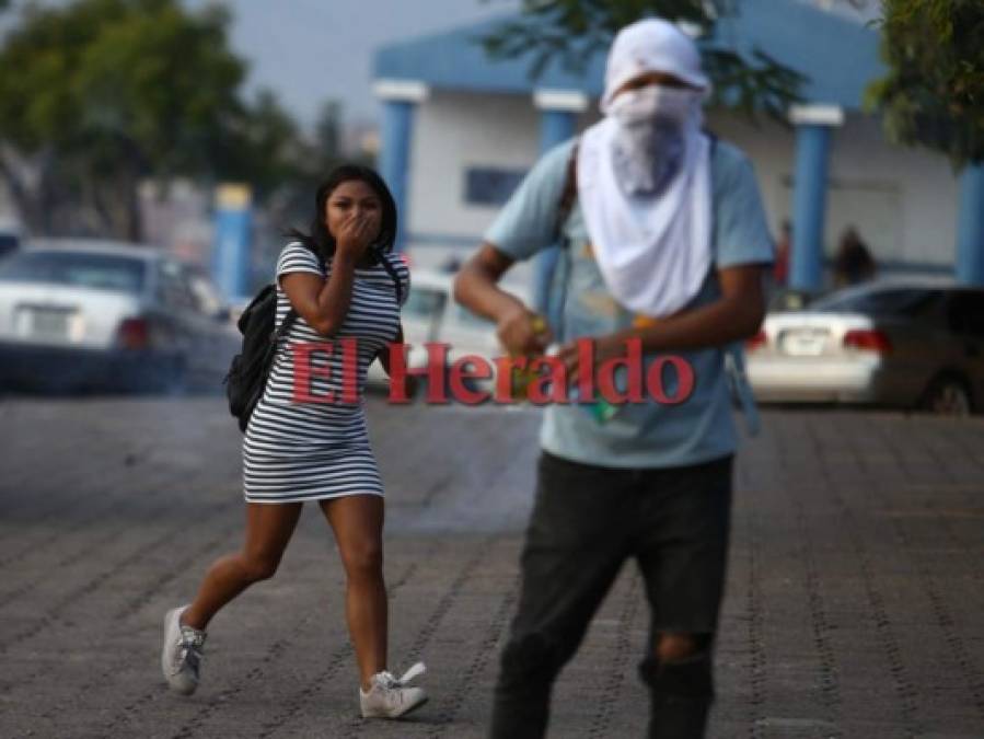 Lo que no se vio de la protesta y tomas del MEU frente a la UNAH