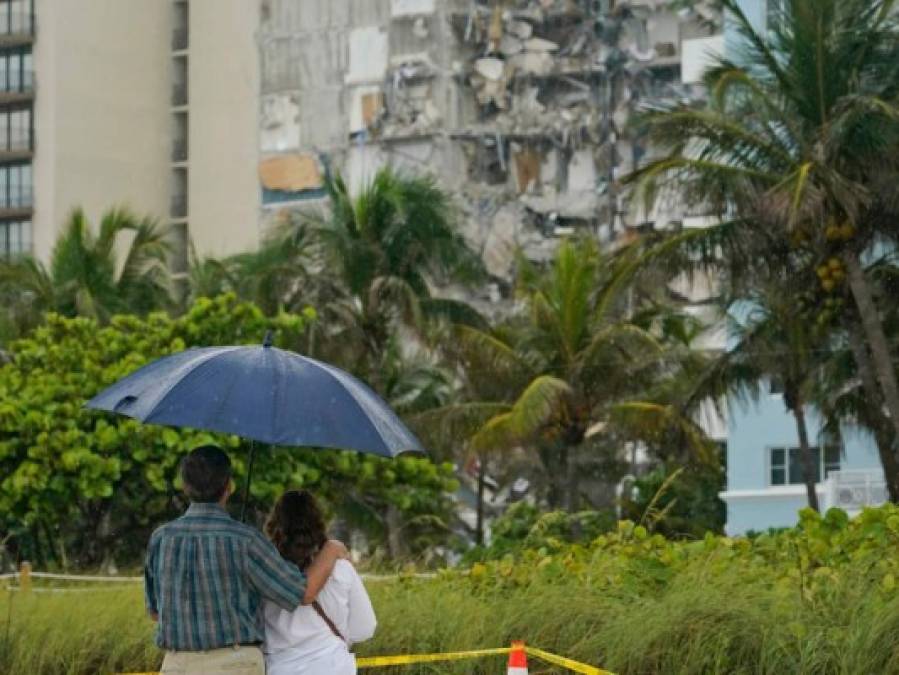 Consternación y llanto por trágico derrumbe de edificio en Miami (FOTOS)