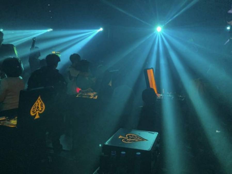 Así es el ambiente de las discotecas en Wuhan, cuna de la pandemia del covid