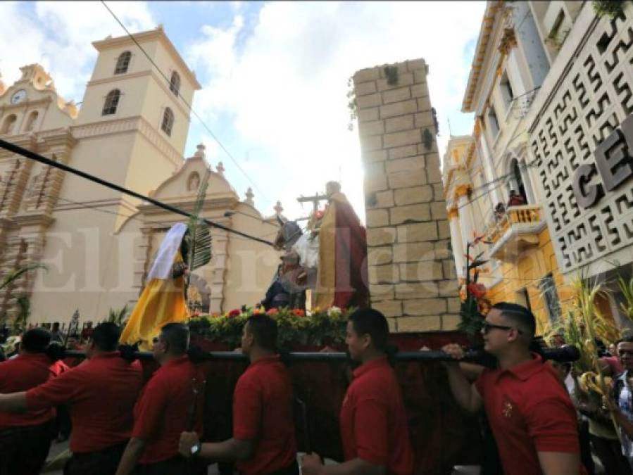 Honduras recibe la Semana Santa con miles de ramos en Tegucigalpa