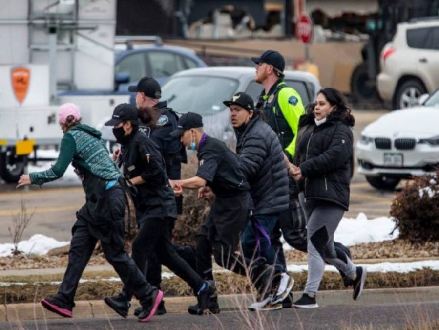 Dramático: Tiroteo deja varios muertos en supermercado de Colorado (Fotos)