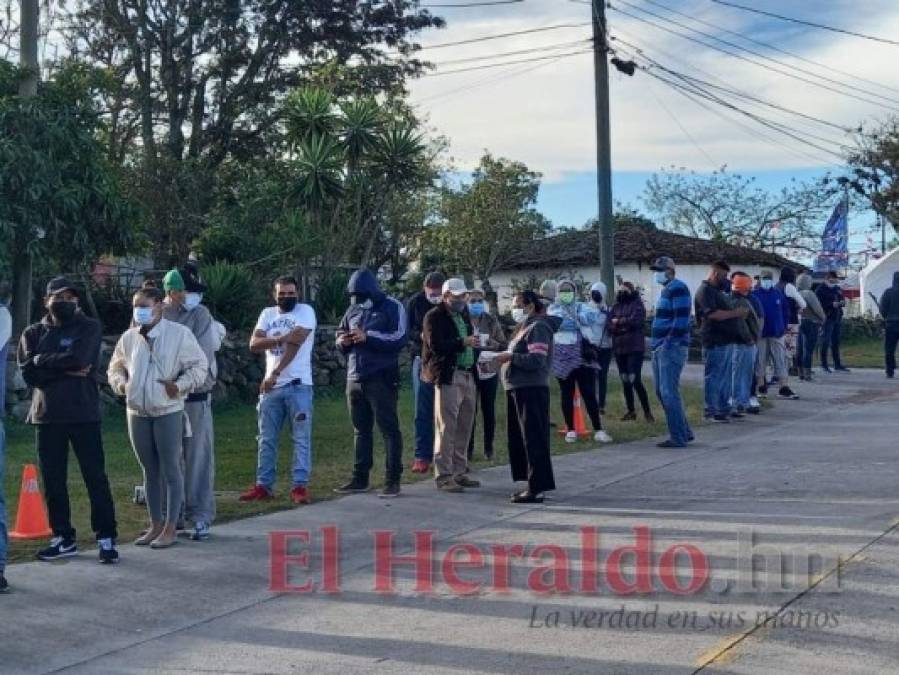 En vehículo, mototaxi o caballo: Así llegó a votar la gente en Santa Ana, Ojojona y Sabanagrande