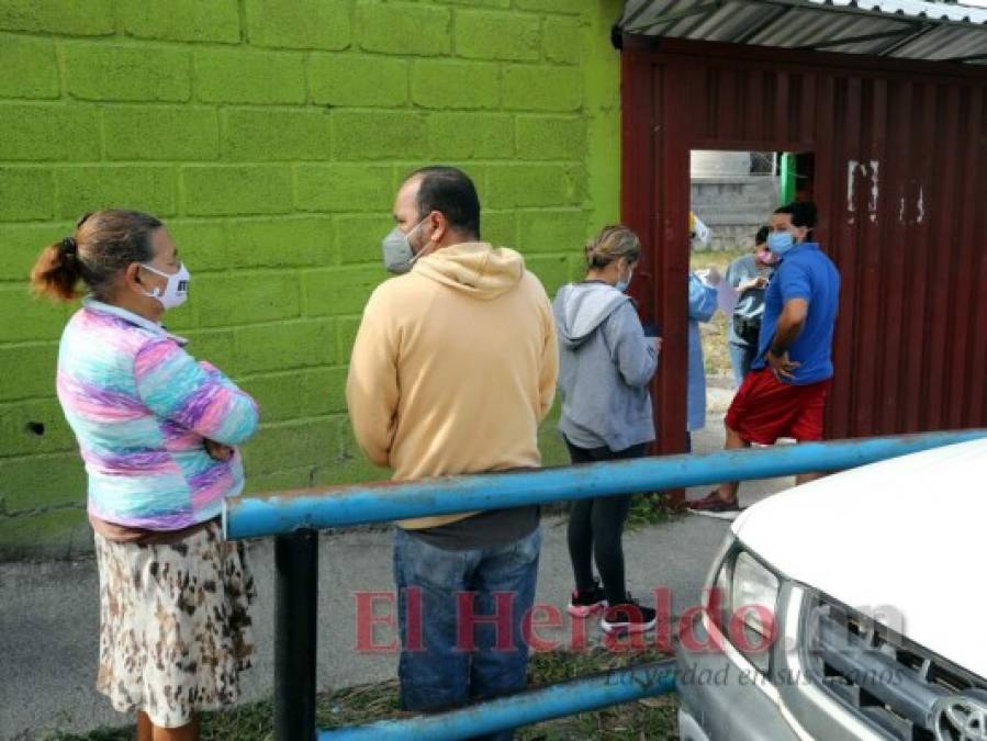 Afluencia masiva de hondureños en brigadas médicas contra covid en la capital