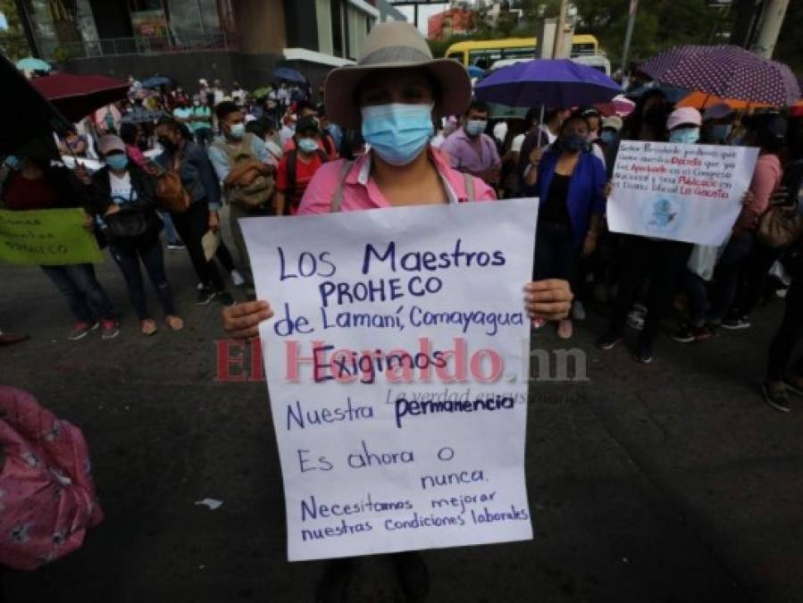 Miles de maestros Proheco protestan por su permanencia en la capital (FOTOS)